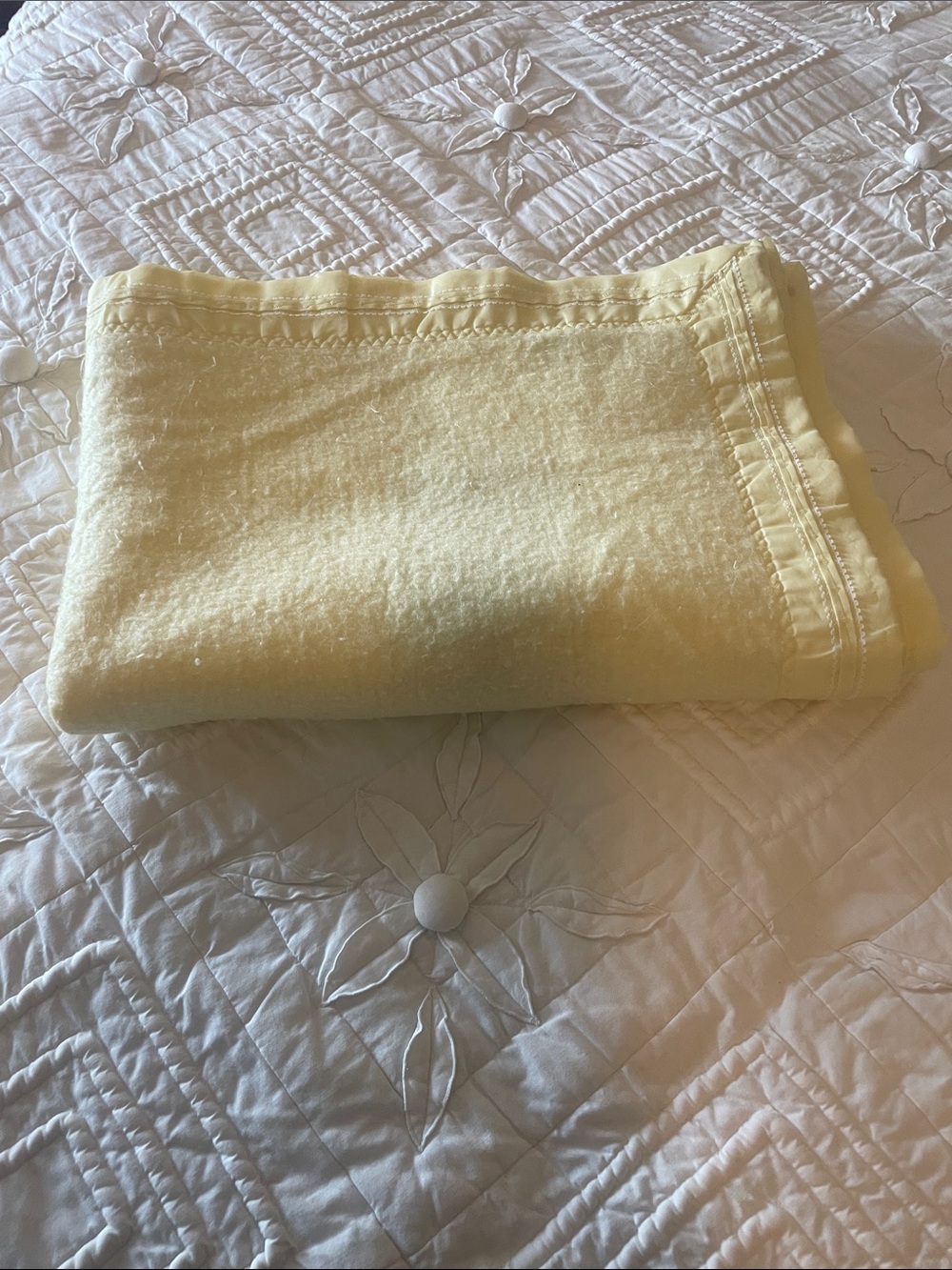 Vintage 80s Chatham Yellow Wool baby crib Blanket